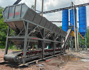 湖北襄陽---免基礎180型混凝土攪拌站